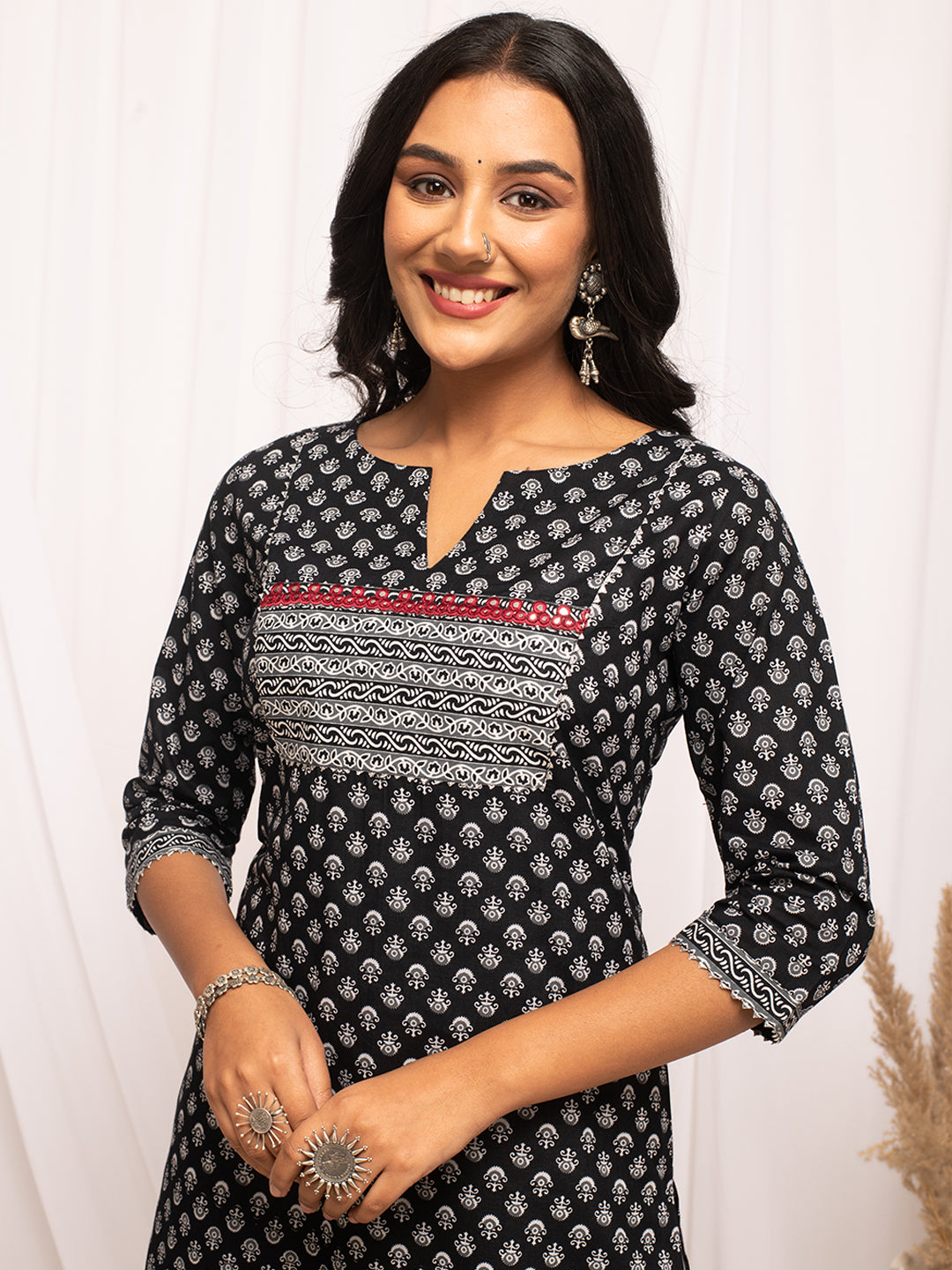 FIORRA Women's Floral Printed Black Cotton Straight Kurta