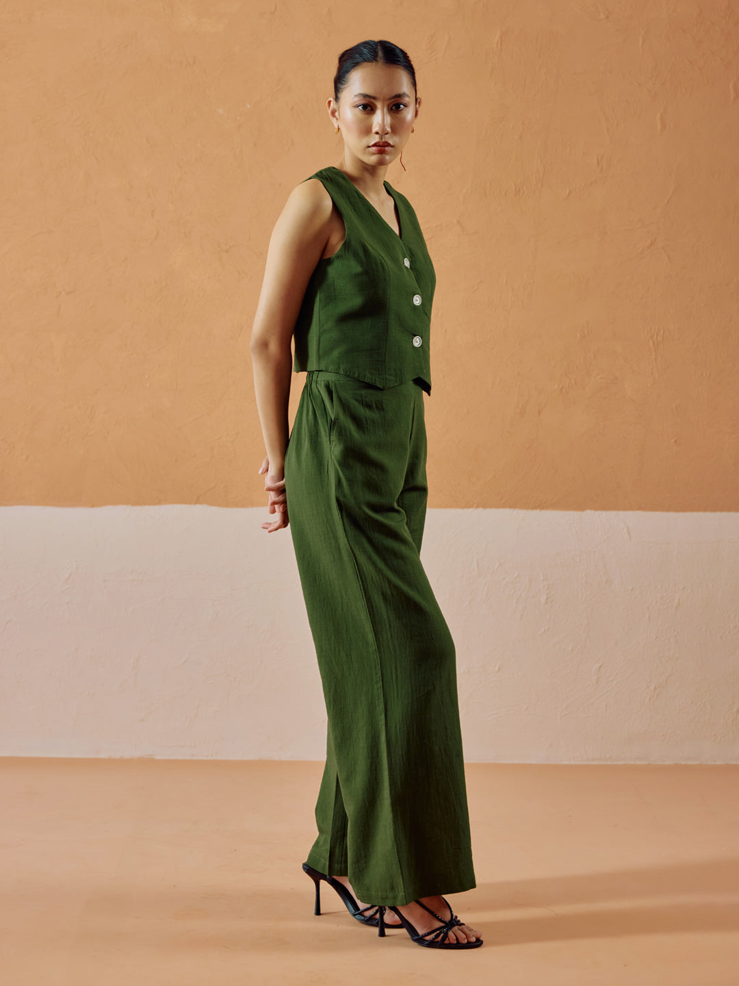 FIORRA Women’s Green Linen Blend Sleeveless V-Neck Relaxed Fit Co-Ord Set