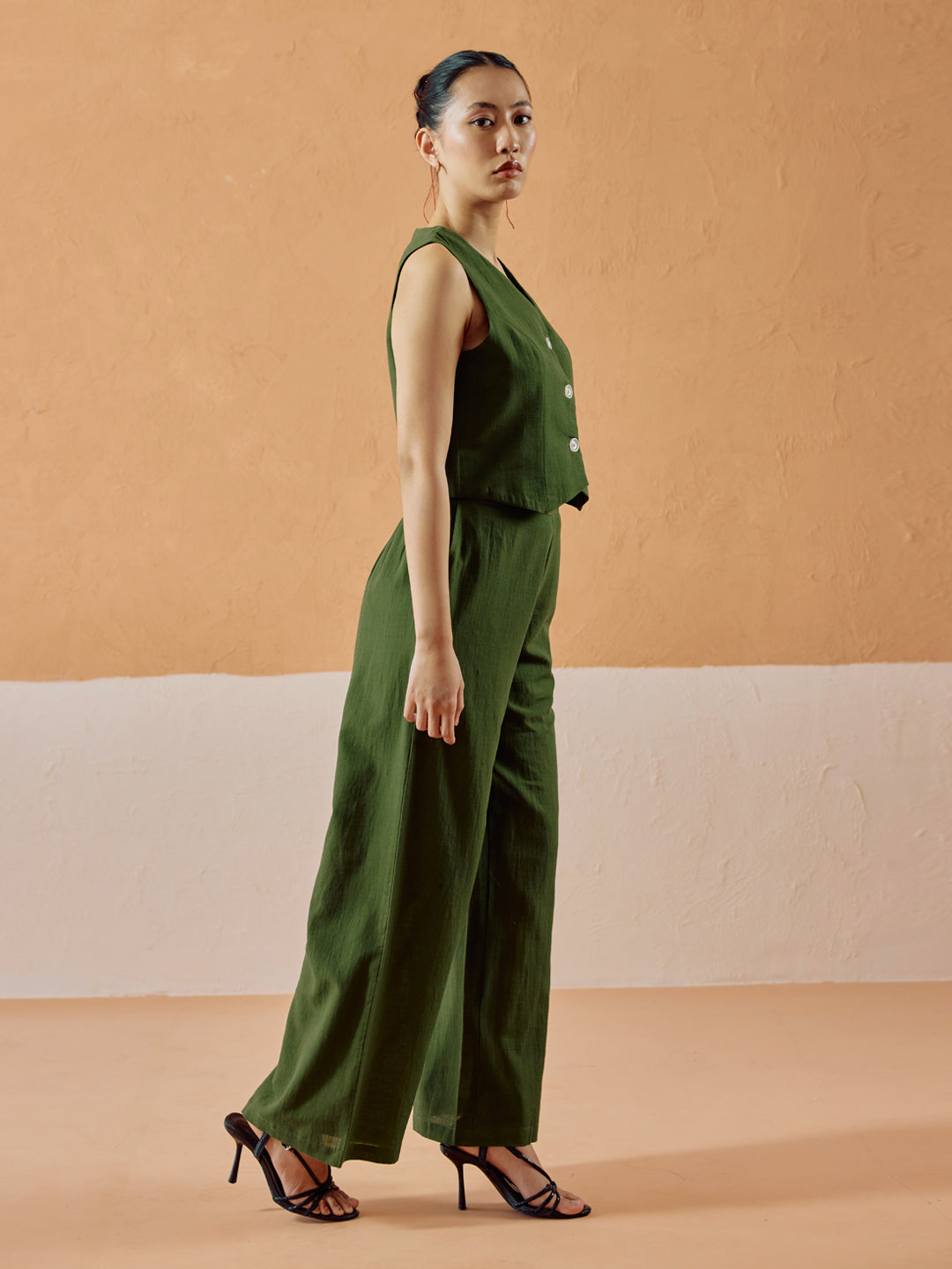 FIORRA Women’s Green Linen Blend Sleeveless V-Neck Relaxed Fit Co-Ord Set