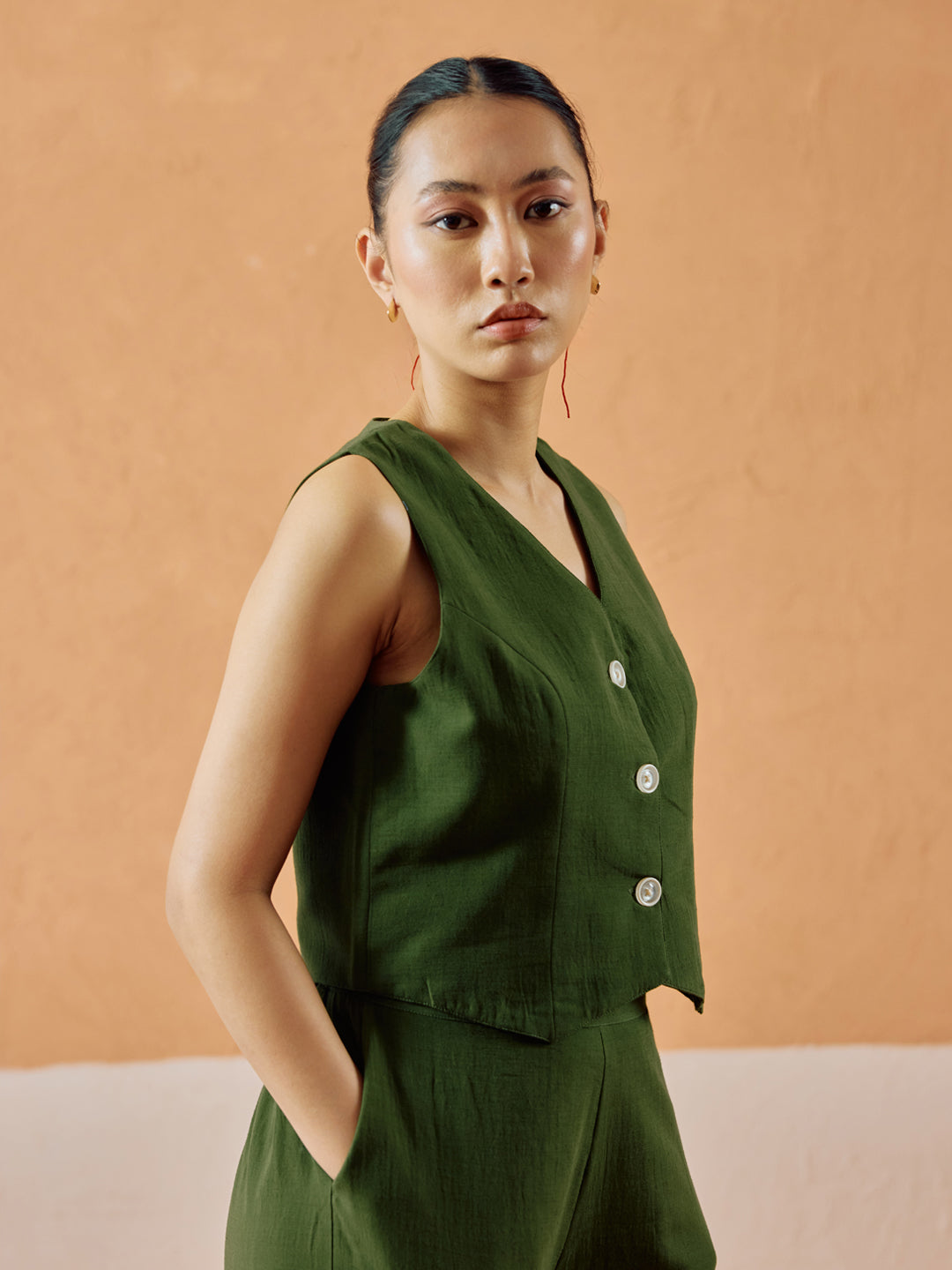 FIORRA Women’s Green Linen Blend Sleeveless V-Neck Relaxed Fit Co-Ord Set
