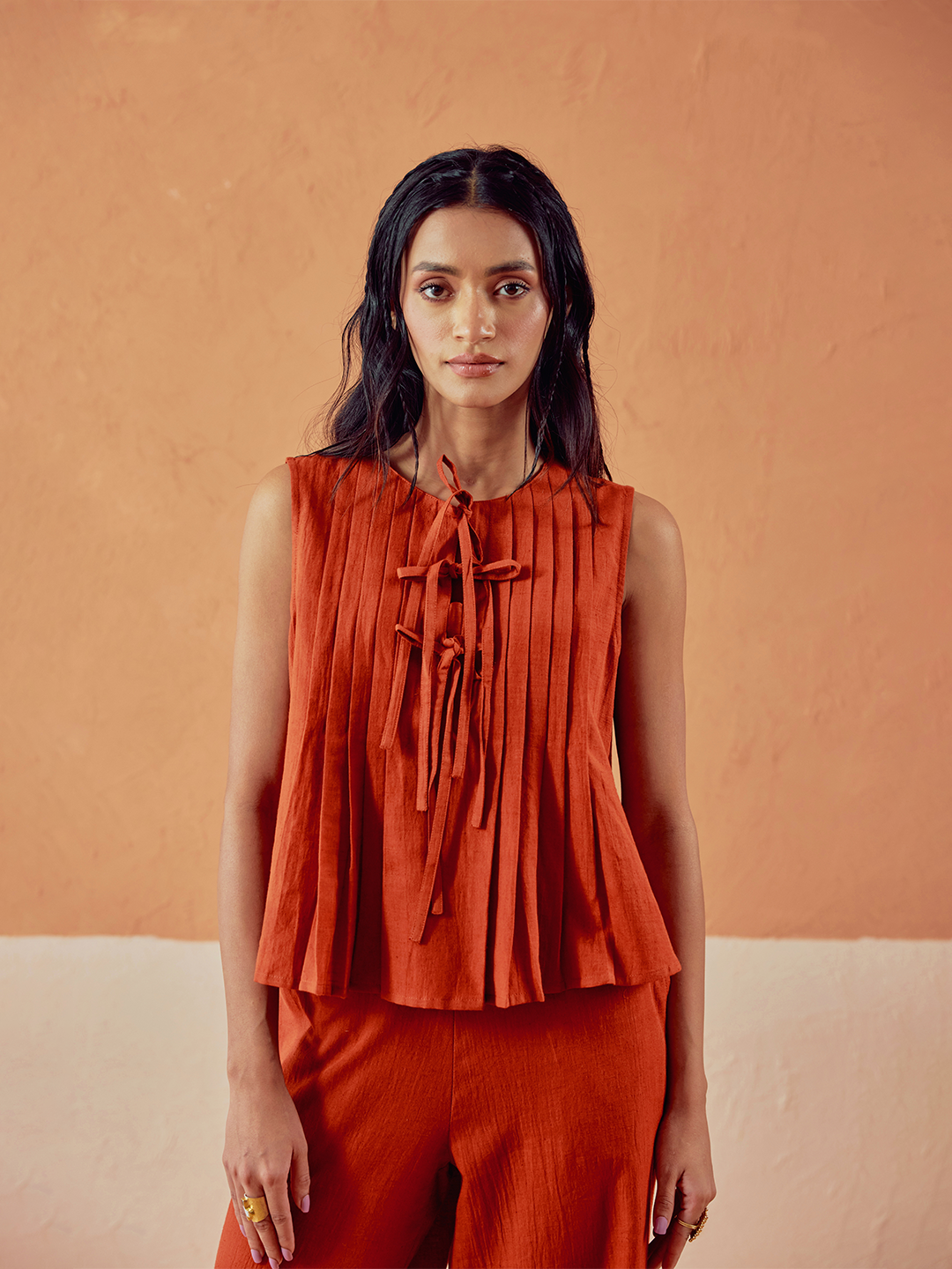 FIORRA Women’s Rust Solid Linen Pleated Sleeveless Top
