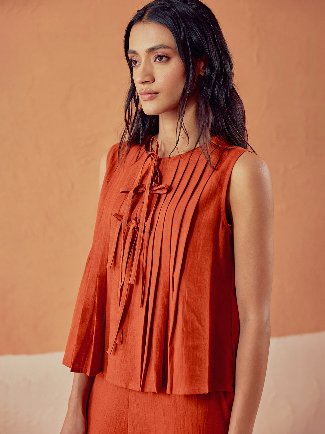 FIORRA Women’s Rust Solid Linen Pleated Sleeveless Top