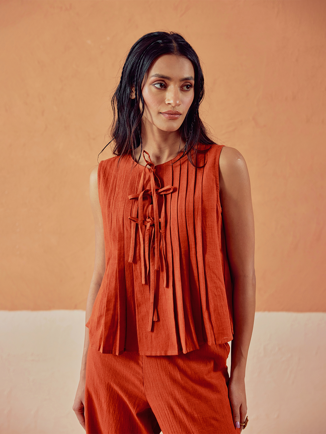 FIORRA Women’s Rust Solid Linen Pleated Sleeveless Top